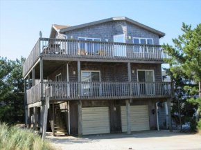 Large Home Located On The Ocean Block In Surf City Just 100 From The Beach,